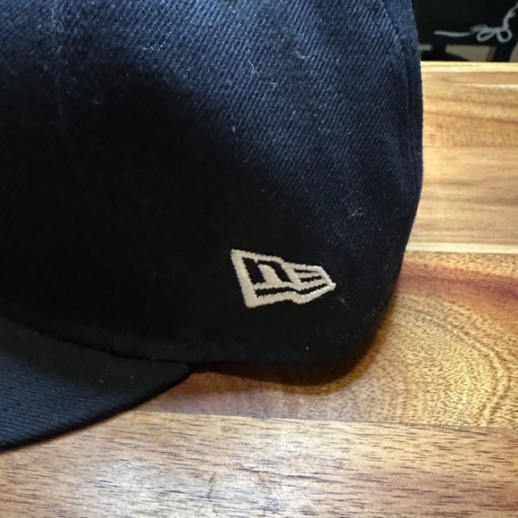 New Era MLB Red Sox Fitted Hat 7 1/2 - Picture 3 of 6